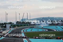 The start of the race. 26.11.2017. Formula 1 World Championship, Rd 20, Abu Dhabi Grand Prix, Yas Marina Circuit, Abu Dhabi, Race Day.