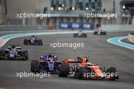 Stoffel Vandoorne (BEL) McLaren MCL32. 26.11.2017. Formula 1 World Championship, Rd 20, Abu Dhabi Grand Prix, Yas Marina Circuit, Abu Dhabi, Race Day.