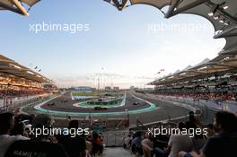 Carlos Sainz Jr (ESP) Renault Sport F1 Team RS17. 26.11.2017. Formula 1 World Championship, Rd 20, Abu Dhabi Grand Prix, Yas Marina Circuit, Abu Dhabi, Race Day.