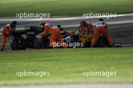 Carlos Sainz Jr (ESP) Renault Sport F1 Team RS17 retired from the race. 26.11.2017. Formula 1 World Championship, Rd 20, Abu Dhabi Grand Prix, Yas Marina Circuit, Abu Dhabi, Race Day.