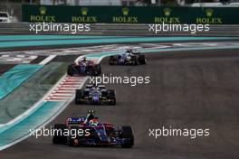 Pierre Gasly (FRA) Scuderia Toro Rosso STR12. 26.11.2017. Formula 1 World Championship, Rd 20, Abu Dhabi Grand Prix, Yas Marina Circuit, Abu Dhabi, Race Day.