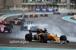 Nico Hulkenberg (GER) Renault Sport F1 Team RS17. 26.11.2017. Formula 1 World Championship, Rd 20, Abu Dhabi Grand Prix, Yas Marina Circuit, Abu Dhabi, Race Day.