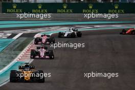 Nico Hulkenberg (GER) Renault Sport F1 Team RS17. 26.11.2017. Formula 1 World Championship, Rd 20, Abu Dhabi Grand Prix, Yas Marina Circuit, Abu Dhabi, Race Day.