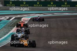 Carlos Sainz Jr (ESP) Renault Sport F1 Team RS17. 26.11.2017. Formula 1 World Championship, Rd 20, Abu Dhabi Grand Prix, Yas Marina Circuit, Abu Dhabi, Race Day.