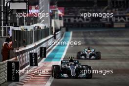 Valtteri Bottas (FIN) Mercedes AMG F1 W08. 26.11.2017. Formula 1 World Championship, Rd 20, Abu Dhabi Grand Prix, Yas Marina Circuit, Abu Dhabi, Race Day.