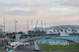 Valtteri Bottas (FIN) Mercedes AMG F1 W08 leads at the start of the race. 26.11.2017. Formula 1 World Championship, Rd 20, Abu Dhabi Grand Prix, Yas Marina Circuit, Abu Dhabi, Race Day.