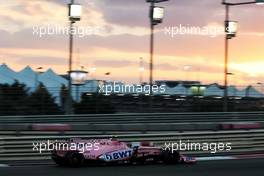 Esteban Ocon (FRA) Sahara Force India F1 VJM10. 26.11.2017. Formula 1 World Championship, Rd 20, Abu Dhabi Grand Prix, Yas Marina Circuit, Abu Dhabi, Race Day.