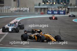 Carlos Sainz Jr (ESP) Renault Sport F1 Team RS17. 26.11.2017. Formula 1 World Championship, Rd 20, Abu Dhabi Grand Prix, Yas Marina Circuit, Abu Dhabi, Race Day.