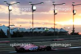 Sergio Perez (MEX) Sahara Force India F1 VJM10. 26.11.2017. Formula 1 World Championship, Rd 20, Abu Dhabi Grand Prix, Yas Marina Circuit, Abu Dhabi, Race Day.