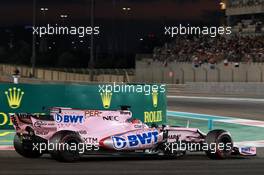 Sergio Perez (MEX) Sahara Force India F1 VJM10. 26.11.2017. Formula 1 World Championship, Rd 20, Abu Dhabi Grand Prix, Yas Marina Circuit, Abu Dhabi, Race Day.