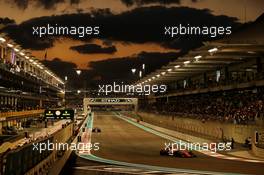 Stoffel Vandoorne (BEL) McLaren MCL32. 26.11.2017. Formula 1 World Championship, Rd 20, Abu Dhabi Grand Prix, Yas Marina Circuit, Abu Dhabi, Race Day.