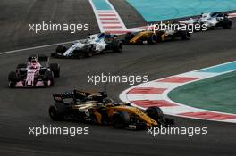Nico Hulkenberg (GER) Renault Sport F1 Team RS17. 26.11.2017. Formula 1 World Championship, Rd 20, Abu Dhabi Grand Prix, Yas Marina Circuit, Abu Dhabi, Race Day.
