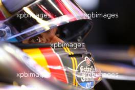 Carlos Sainz Jr (ESP) Renault F1 Team  25.11.2017. Formula 1 World Championship, Rd 20, Abu Dhabi Grand Prix, Yas Marina Circuit, Abu Dhabi, Qualifying Day.