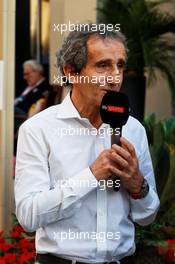 Alain Prost (FRA) Renault Sport F1 Team Special Advisor. 25.11.2017. Formula 1 World Championship, Rd 20, Abu Dhabi Grand Prix, Yas Marina Circuit, Abu Dhabi, Qualifying Day.