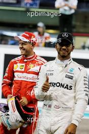 Lewis Hamilton (GBR) Mercedes AMG F1 in qualifying parc ferme. 25.11.2017. Formula 1 World Championship, Rd 20, Abu Dhabi Grand Prix, Yas Marina Circuit, Abu Dhabi, Qualifying Day.