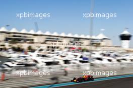 Max Verstappen (NLD) Red Bull Racing RB13. 25.11.2017. Formula 1 World Championship, Rd 20, Abu Dhabi Grand Prix, Yas Marina Circuit, Abu Dhabi, Qualifying Day.