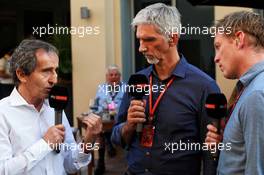 (L to R): Alain Prost (FRA) Renault Sport F1 Team Special Advisor with Damon Hill (GBR) Sky Sports Presenter and Simon Lazenby (GBR) Sky Sports F1 TV Presenter. 25.11.2017. Formula 1 World Championship, Rd 20, Abu Dhabi Grand Prix, Yas Marina Circuit, Abu Dhabi, Qualifying Day.