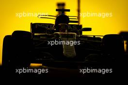 Lewis Hamilton (GBR) Mercedes AMG F1 W08. 25.11.2017. Formula 1 World Championship, Rd 20, Abu Dhabi Grand Prix, Yas Marina Circuit, Abu Dhabi, Qualifying Day.
