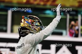 Lewis Hamilton (GBR) Mercedes AMG F1 celebrates his second position in qualifying parc ferme. 25.11.2017. Formula 1 World Championship, Rd 20, Abu Dhabi Grand Prix, Yas Marina Circuit, Abu Dhabi, Qualifying Day.
