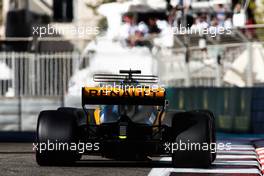 Nico Hulkenberg (GER) Renault Sport F1 Team RS17. 25.11.2017. Formula 1 World Championship, Rd 20, Abu Dhabi Grand Prix, Yas Marina Circuit, Abu Dhabi, Qualifying Day.