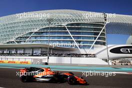 Stoffel Vandoorne (BEL) McLaren MCL32. 25.11.2017. Formula 1 World Championship, Rd 20, Abu Dhabi Grand Prix, Yas Marina Circuit, Abu Dhabi, Qualifying Day.