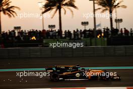 Nico Hulkenberg (GER) Renault Sport F1 Team RS17. 25.11.2017. Formula 1 World Championship, Rd 20, Abu Dhabi Grand Prix, Yas Marina Circuit, Abu Dhabi, Qualifying Day.