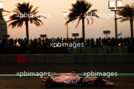 Esteban Ocon (FRA) Sahara Force India F1 VJM10. 25.11.2017. Formula 1 World Championship, Rd 20, Abu Dhabi Grand Prix, Yas Marina Circuit, Abu Dhabi, Qualifying Day.