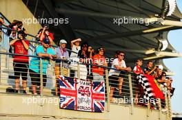Fans in the grandstand. 25.11.2017. Formula 1 World Championship, Rd 20, Abu Dhabi Grand Prix, Yas Marina Circuit, Abu Dhabi, Qualifying Day.