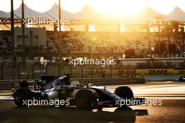 Marcus Ericsson (SWE) Sauber C36. 25.11.2017. Formula 1 World Championship, Rd 20, Abu Dhabi Grand Prix, Yas Marina Circuit, Abu Dhabi, Qualifying Day.