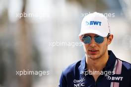 Esteban Ocon (FRA) Sahara Force India F1 Team. 25.11.2017. Formula 1 World Championship, Rd 20, Abu Dhabi Grand Prix, Yas Marina Circuit, Abu Dhabi, Qualifying Day.
