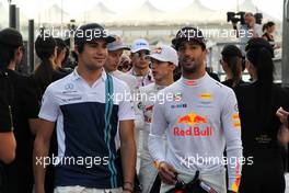 (L to R): Lance Stroll (CDN) Williams and Daniel Ricciardo (AUS) Red Bull Racing on the drivers parade. 26.11.2017. Formula 1 World Championship, Rd 20, Abu Dhabi Grand Prix, Yas Marina Circuit, Abu Dhabi, Race Day.