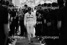 Valtteri Bottas (FIN) Mercedes AMG F1 on the drivers parade. 26.11.2017. Formula 1 World Championship, Rd 20, Abu Dhabi Grand Prix, Yas Marina Circuit, Abu Dhabi, Race Day.