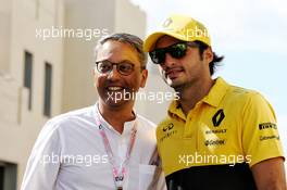 Carlos Sainz Jr (ESP) Renault Sport F1 Team. 26.11.2017. Formula 1 World Championship, Rd 20, Abu Dhabi Grand Prix, Yas Marina Circuit, Abu Dhabi, Race Day.