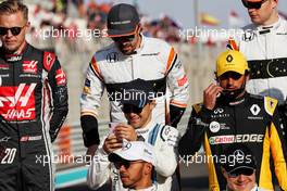 Felipe Massa (BRA) Williams at the drivers end of season group photograph. 26.11.2017. Formula 1 World Championship, Rd 20, Abu Dhabi Grand Prix, Yas Marina Circuit, Abu Dhabi, Race Day.