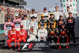 The drivers end of season group photograph. 26.11.2017. Formula 1 World Championship, Rd 20, Abu Dhabi Grand Prix, Yas Marina Circuit, Abu Dhabi, Race Day.