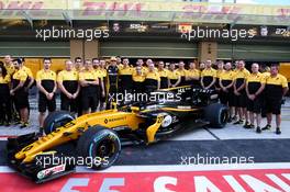 Nico Hulkenberg (GER) Renault Sport F1 Team at a team photograph. 26.11.2017. Formula 1 World Championship, Rd 20, Abu Dhabi Grand Prix, Yas Marina Circuit, Abu Dhabi, Race Day.