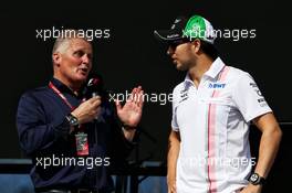 (L to R): Johnny Herbert (GBR) Sky Sports F1 Presenter with Sergio Perez (MEX) Sahara Force India F1. 26.11.2017. Formula 1 World Championship, Rd 20, Abu Dhabi Grand Prix, Yas Marina Circuit, Abu Dhabi, Race Day.