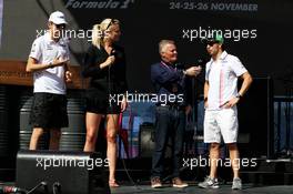 (L to R): Esteban Ocon (FRA) Sahara Force India F1 Team with Rosanna Tennant (GBR) F1 Presenter; Johnny Herbert (GBR) Sky Sports F1 Presenter; and Sergio Perez (MEX) Sahara Force India F1. 26.11.2017. Formula 1 World Championship, Rd 20, Abu Dhabi Grand Prix, Yas Marina Circuit, Abu Dhabi, Race Day.