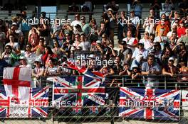 Fans in the grandstand. 26.11.2017. Formula 1 World Championship, Rd 20, Abu Dhabi Grand Prix, Yas Marina Circuit, Abu Dhabi, Race Day.