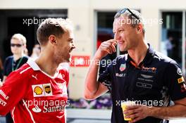 (L to R): Sebastian Vettel (GER) Ferrari with Ole Schack, Red Bull Racing Mechanic. 26.11.2017. Formula 1 World Championship, Rd 20, Abu Dhabi Grand Prix, Yas Marina Circuit, Abu Dhabi, Race Day.