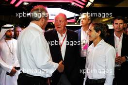 (L to R): Jerome Stoll (FRA) Renault Sport F1 President with Former Spanish King Juan Carlos and Alain Prost (FRA) Renault Sport F1 Team Special Advisor. 26.11.2017. Formula 1 World Championship, Rd 20, Abu Dhabi Grand Prix, Yas Marina Circuit, Abu Dhabi, Race Day.
