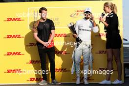 Lewis Hamilton (GBR) Mercedes AMG F1 wi his DHL fastest lap award, with Rosanna Tennant (GBR) F1 Presenter (Right) and Mads Sorensen (DEN) F1 E-Sports fastest lap winner (Left). 26.11.2017. Formula 1 World Championship, Rd 20, Abu Dhabi Grand Prix, Yas Marina Circuit, Abu Dhabi, Race Day.
