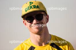 Nico Hulkenberg (GER) Renault Sport F1 Team. 23.11.2017. Formula 1 World Championship, Rd 20, Abu Dhabi Grand Prix, Yas Marina Circuit, Abu Dhabi, Preparation Day.