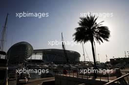 Boats in the harbour. 23.11.2017. Formula 1 World Championship, Rd 20, Abu Dhabi Grand Prix, Yas Marina Circuit, Abu Dhabi, Preparation Day.