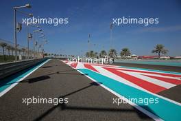 Track atmosphere 23.11.2017. Formula 1 World Championship, Rd 20, Abu Dhabi Grand Prix, Yas Marina Circuit, Abu Dhabi, Preparation Day.