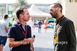 (L to R): Christian Horner (GBR) Red Bull Racing Team Principal with Cyril Abiteboul (FRA) Renault Sport F1 Managing Director. 23.11.2017. Formula 1 World Championship, Rd 20, Abu Dhabi Grand Prix, Yas Marina Circuit, Abu Dhabi, Preparation Day.