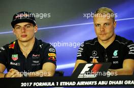 (L to R): Max Verstappen (NLD) Red Bull Racing with Valtteri Bottas (FIN) Mercedes AMG F1 in the FIA Press Conference. 23.11.2017. Formula 1 World Championship, Rd 20, Abu Dhabi Grand Prix, Yas Marina Circuit, Abu Dhabi, Preparation Day.