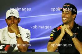 (L to R): Lewis Hamilton (GBR) Mercedes AMG F1 and Daniel Ricciardo (AUS) Red Bull Racing in the FIA Press Conference. 23.11.2017. Formula 1 World Championship, Rd 20, Abu Dhabi Grand Prix, Yas Marina Circuit, Abu Dhabi, Preparation Day.
