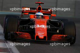 Fernando Alonso (ESP) McLaren F1  28.11.2017. Formula 1 Testing, Yas Marina Circuit, Abu Dhabi, Tuesday.