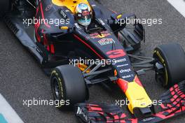 Daniel Ricciardo (AUS) Red Bull Racing RB13. 28.11.2017. Formula 1 Testing, Yas Marina Circuit, Abu Dhabi, Tuesday.